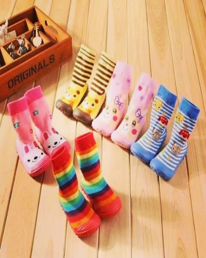 Socks-shoes